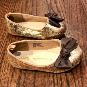 GAP KIDS Metallic Flats w/Brown Satin Bow. Size 9.